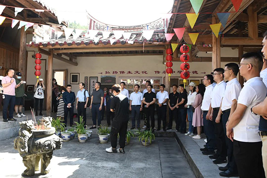 13 振興茶產(chǎn)業(yè) 媒體來助力 廈門市安溪商會(huì)組織媒體記者走進(jìn)安溪茶鄉(xiāng)847.png