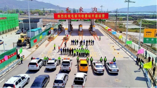 A8 G22青蘭高速寧夏段毛家溝收費(fèi)站開通運(yùn)營(yíng)53.png